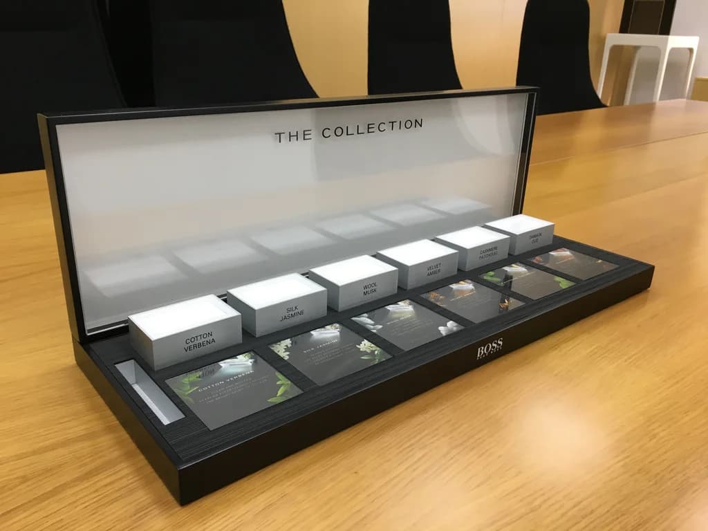 Hugo Boss: Black display case produced by Casadevall Group.