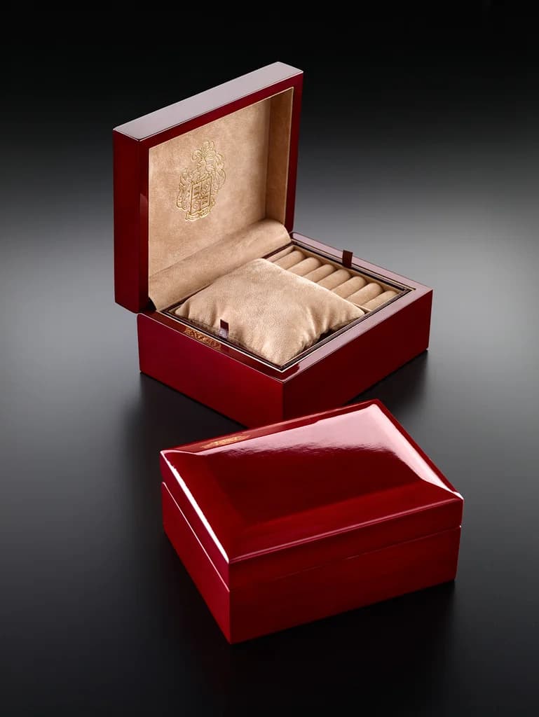 Duward: Lacquered watch box produced by Casadevall Group.