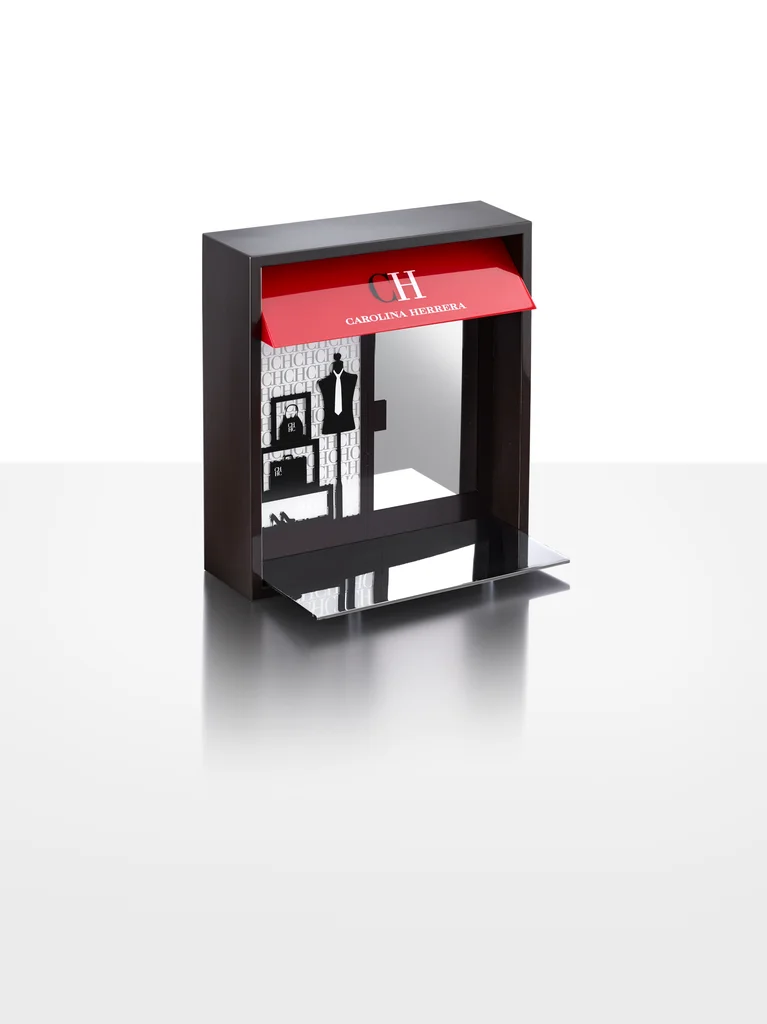 Carolina Herrera: Red-and-mirror countertop display produced by Casadevall Group.