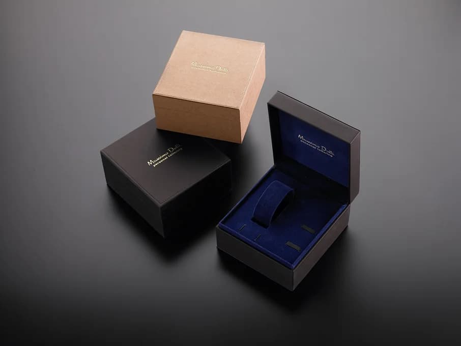 Massimo Dutti: Tailored box produced by Casadevall Group.