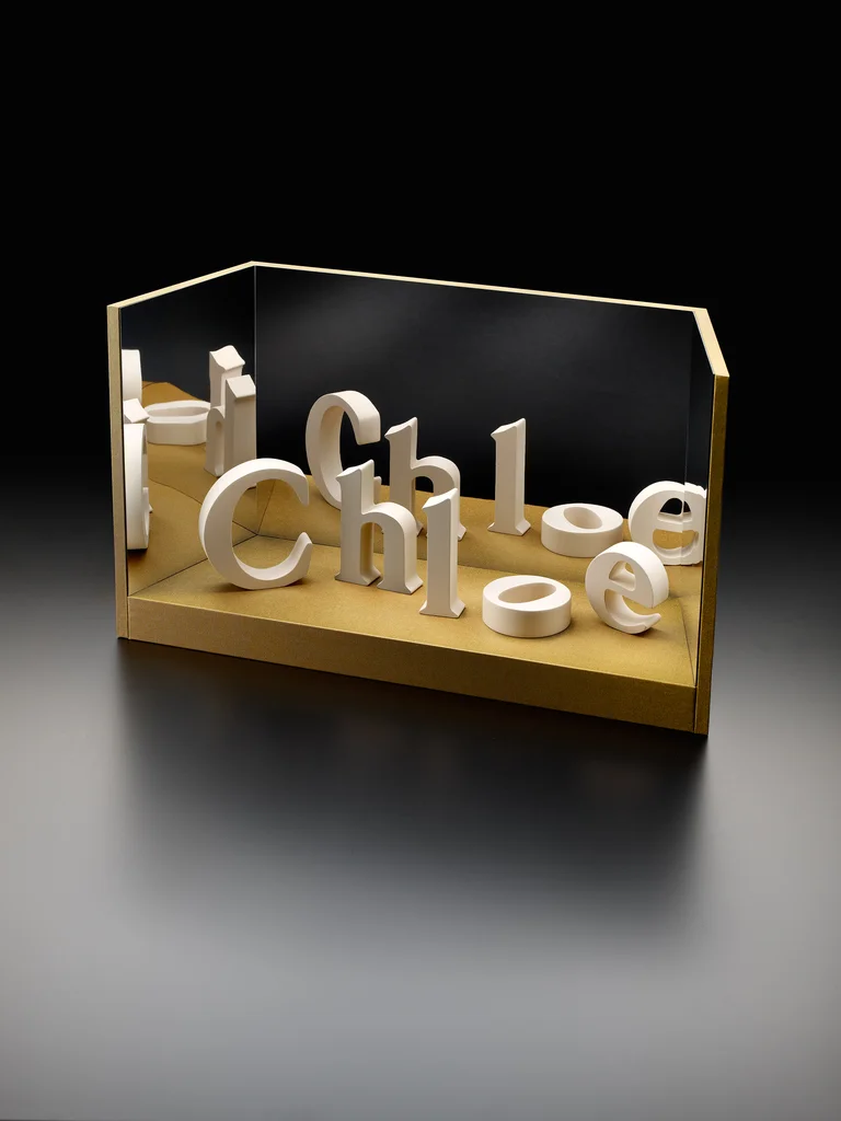 Chloé: Window-style display produced by Casadevall Group.