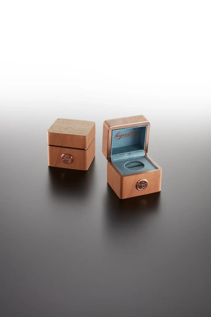 Signitas: Wood box produced by Casadevall Group.