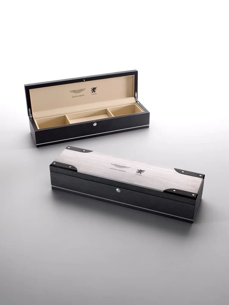 Aston Martin: Wooden compartment packaging produced by Casadevall Group.