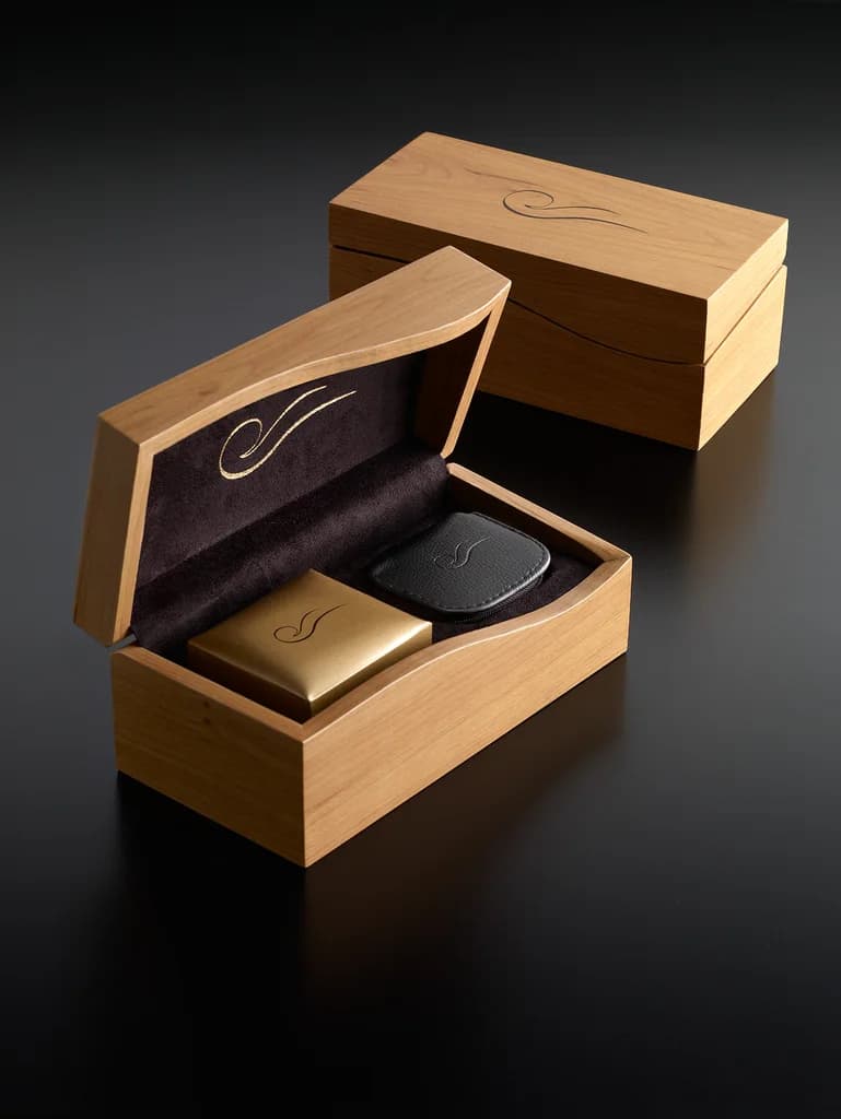 Audison: Zipped, book-style casing produced by Casadevall Group.