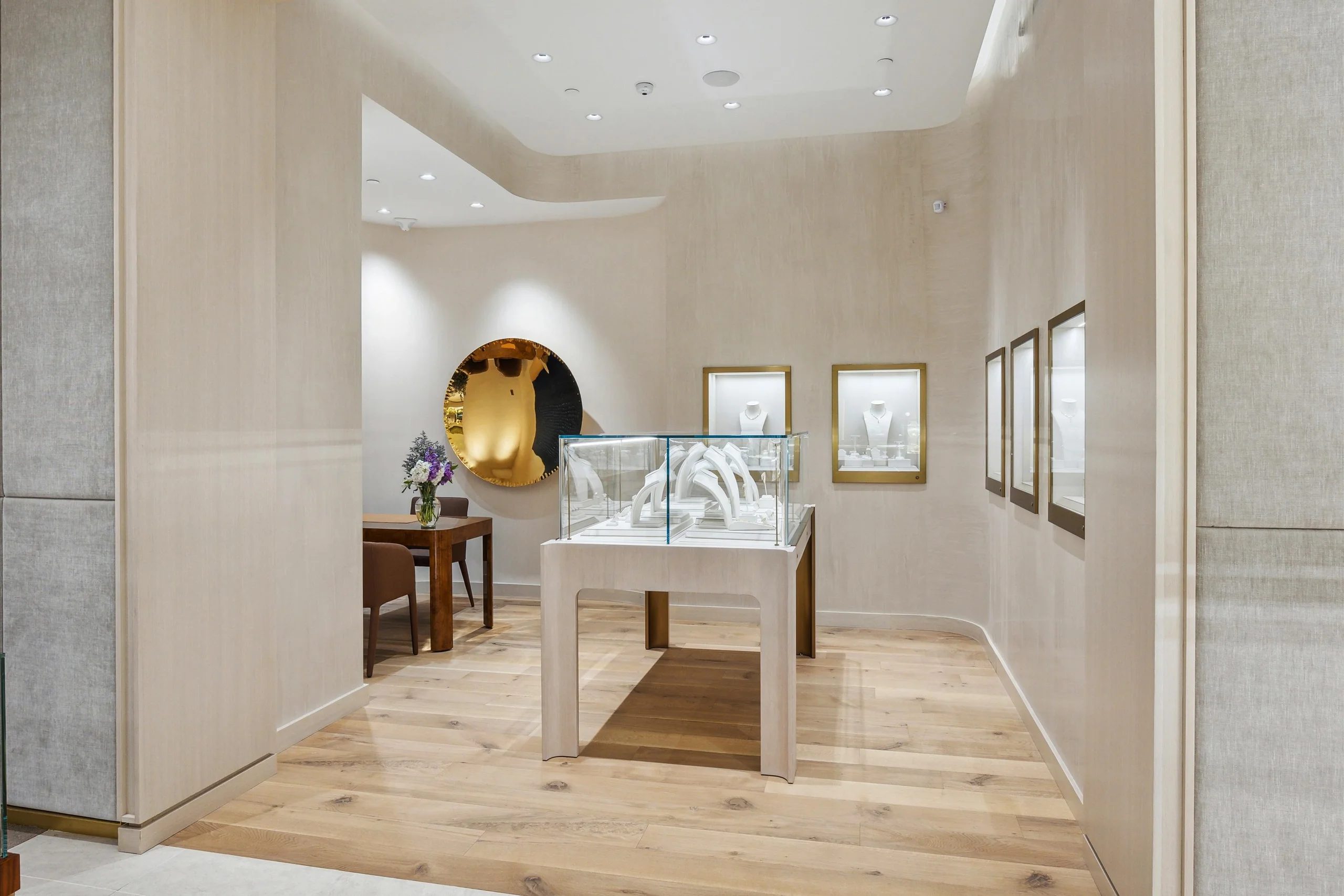 Multi-brand jewelry boutique interior produced by Casadevall Group.