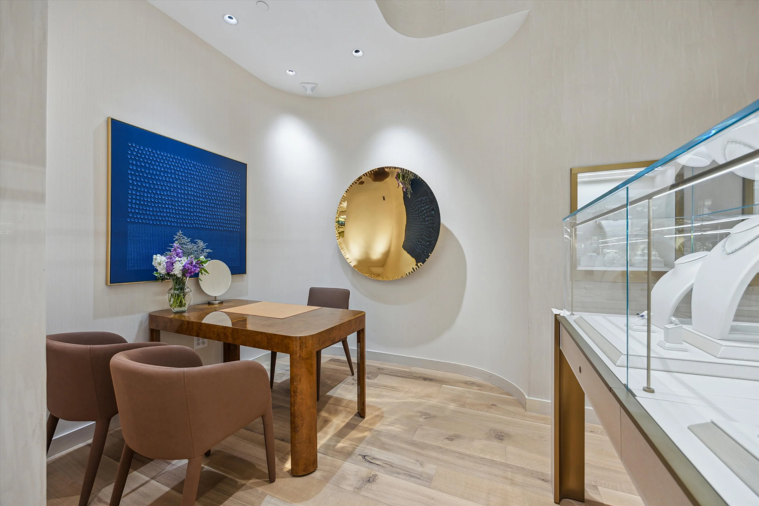 Multi-brand jewelry boutique interior produced by Casadevall Group.