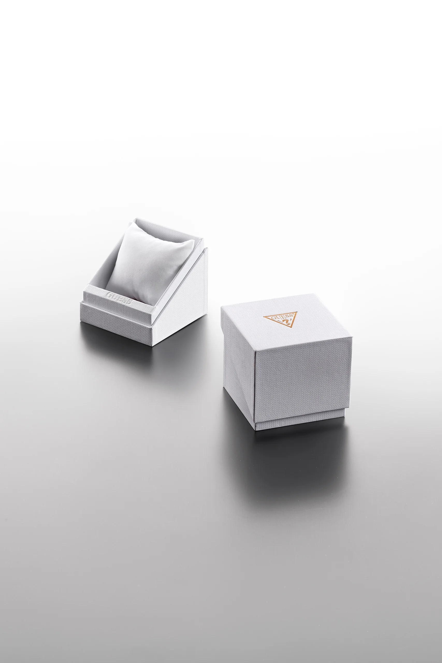 Guess: packaging produced by Casadevall Group.