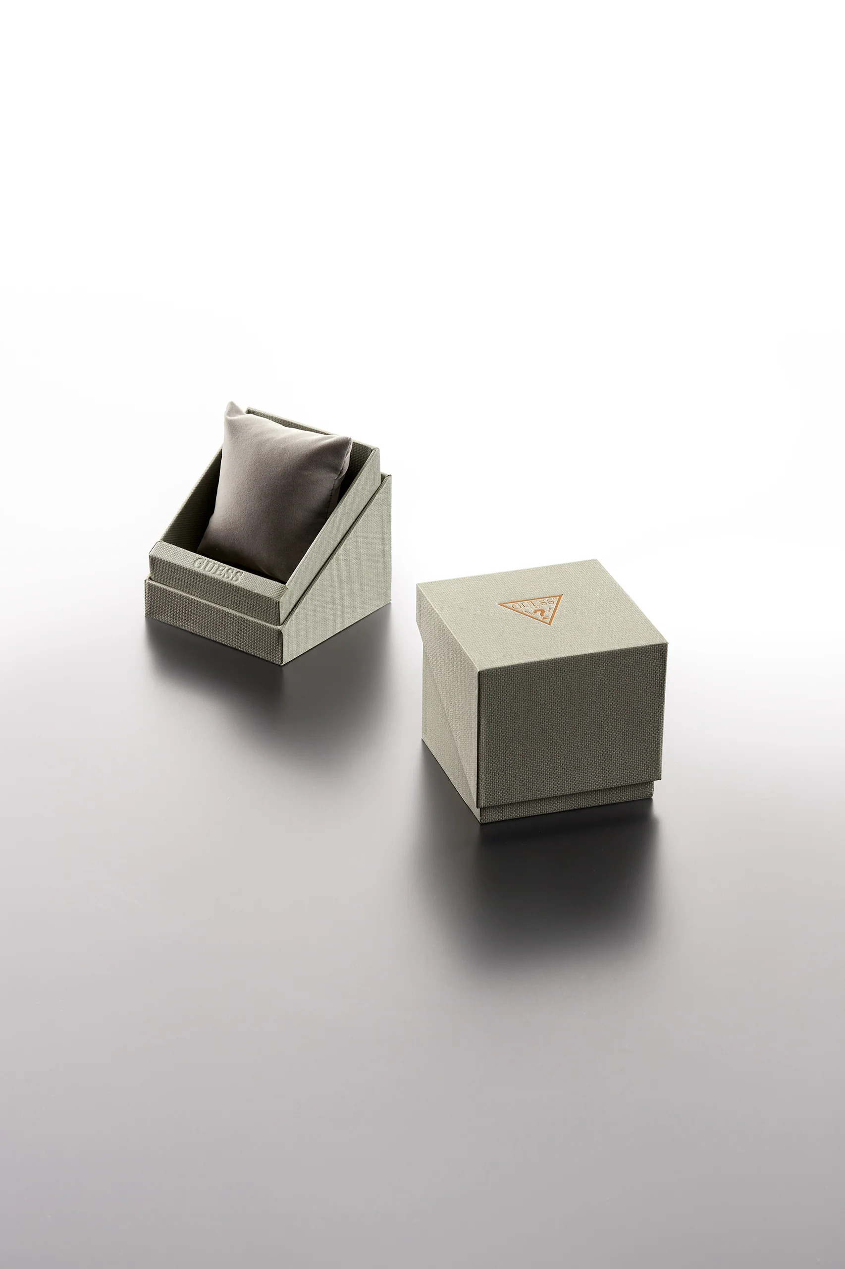Guess: packaging produced by Casadevall Group.