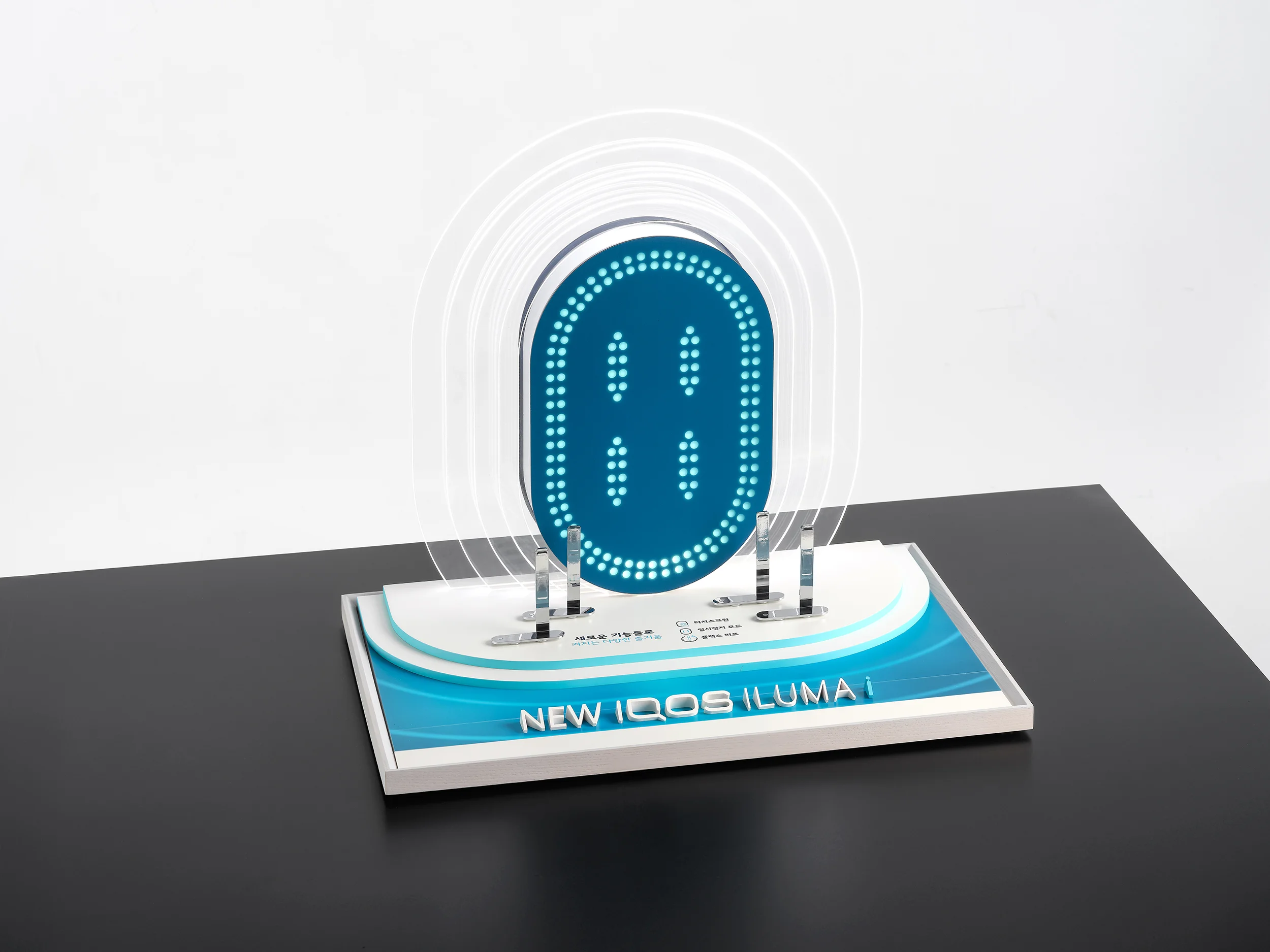 IQOS: display produced by Casadevall Group.