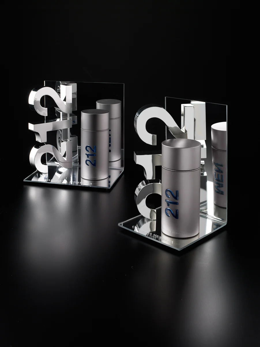 212: Sculptural display design produced by Casadevall Group.