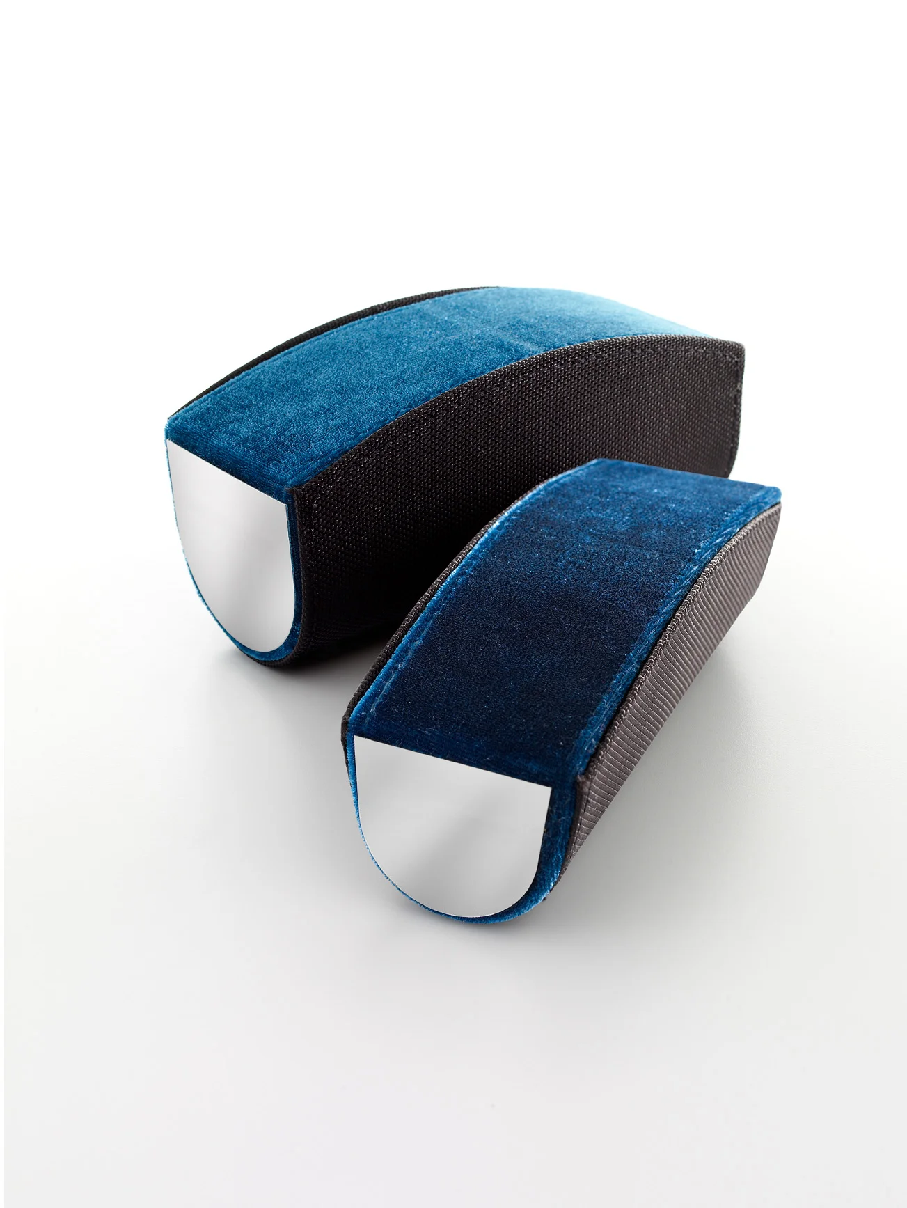 Custo Barcelona: Soft-shell zippered case produced by Casadevall Group.