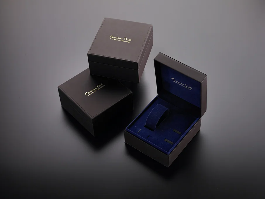Massimo Dutti: Tailored box produced by Casadevall Group.